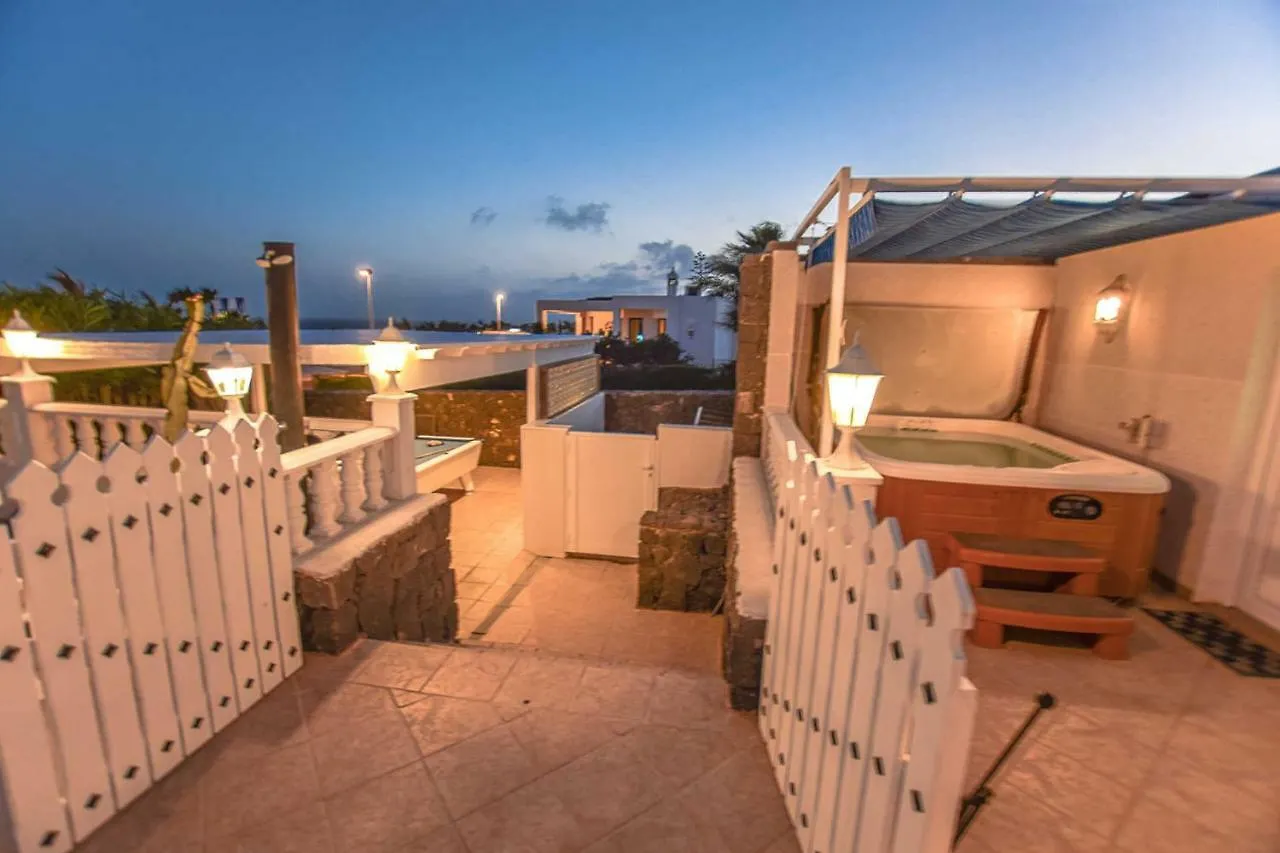 Casa Flamingo - Lh106 By Villas Now Ltd Playa Blanca  Spain